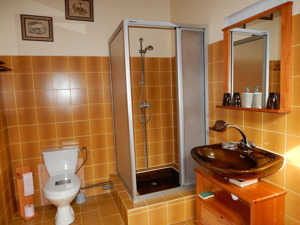 Le Chateau Des Estubiers Bed and Breakfast Sérignan-du-Comtat Habitación foto