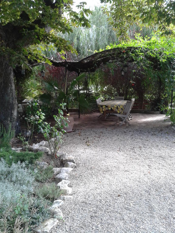 Le Chateau Des Estubiers Bed and Breakfast Sérignan-du-Comtat Habitación foto
